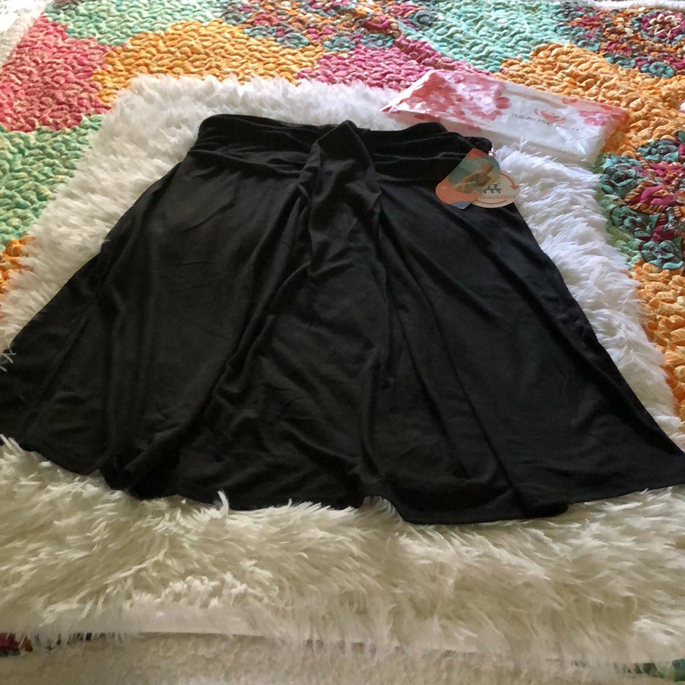 As Rose Rich,black swim cover   Med. NWT